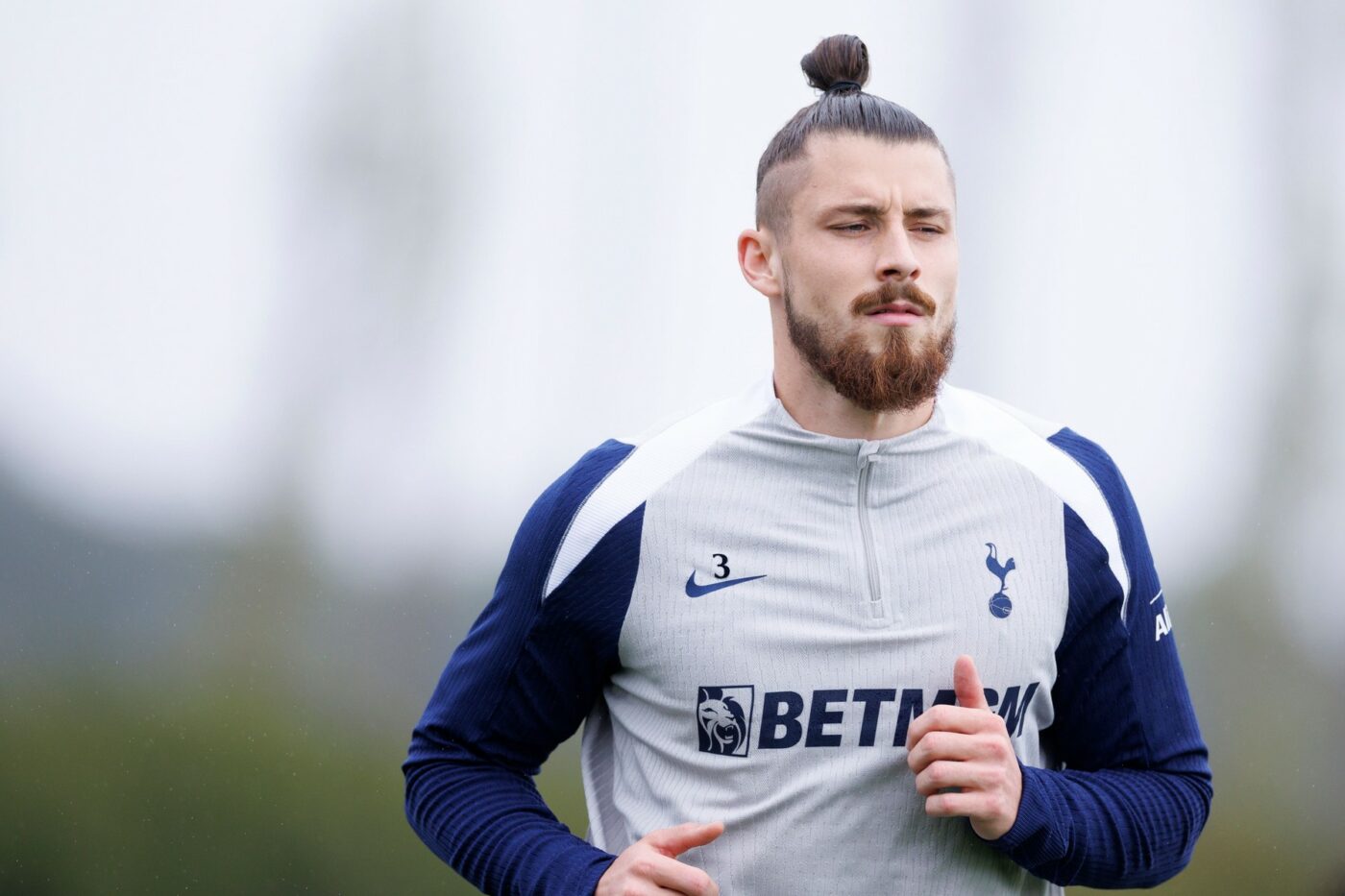 Va-fi-din-ce-in-ce-mai-greu-pentru-Radu-Dragusin-la-Tottenham-„El-va-fi-mai-bun-decat-Romero22-1400x933.jpg