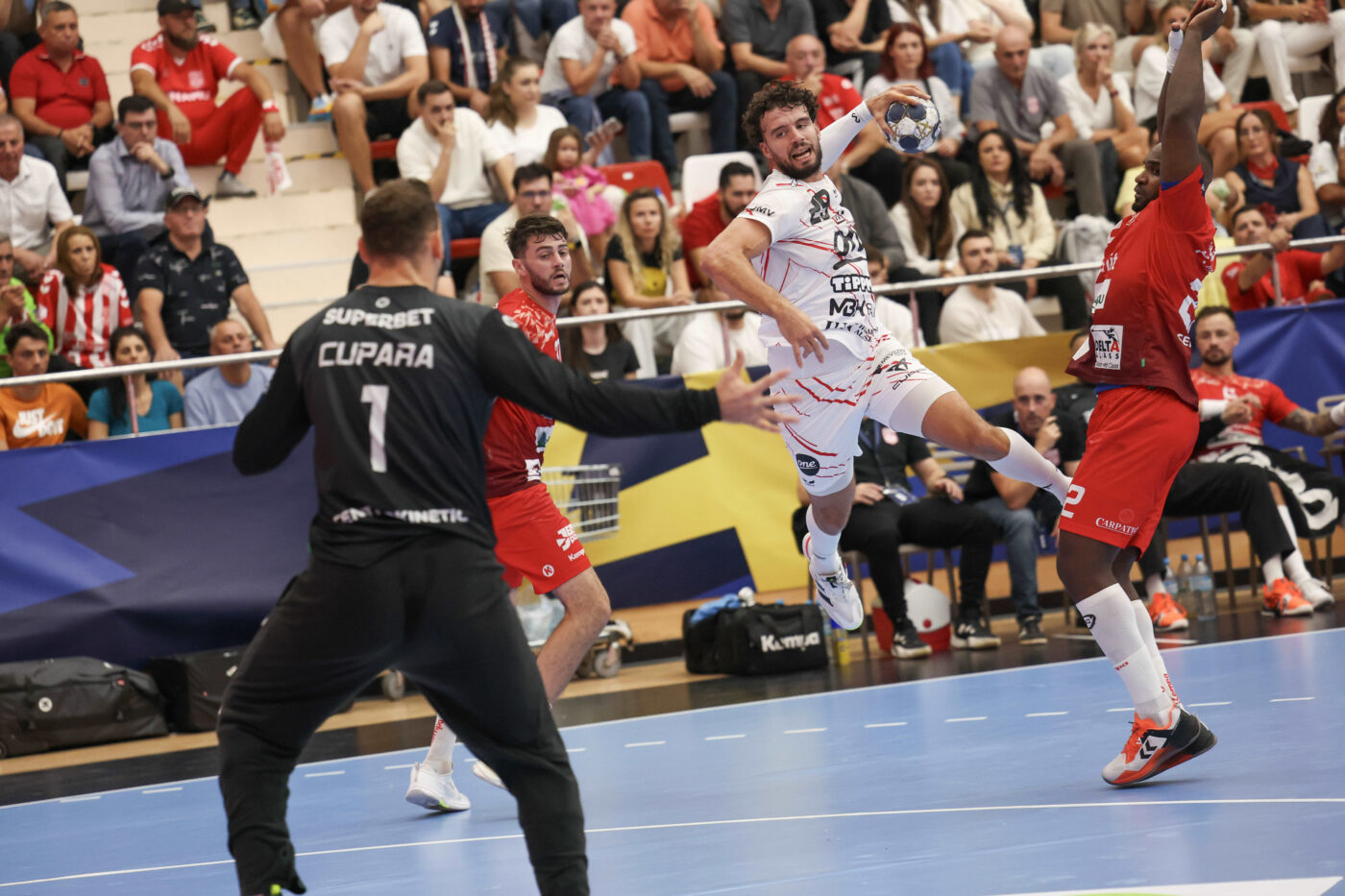 Victoria maghiarilor la București, în Liga Campionilor, nu i-a satisfăcut total. Jurnaliștii unguri, verdict clar după Dinamo – Veszprem 27-30: „Putea să o zdrobească, dar n-a făcut-o!”
