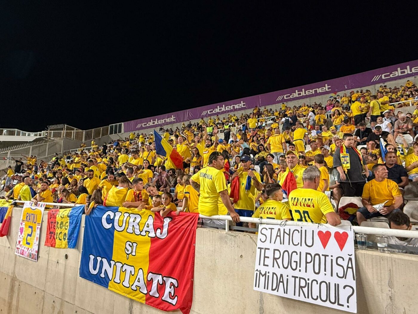 „Rușine să vă fie!”. Ce s-a auzit dintr-o jumătate de peluză la Nicosia: fanii naționalei au cerut demisia lui Mircea Lucescu și i-au criticat aspru pe jucători