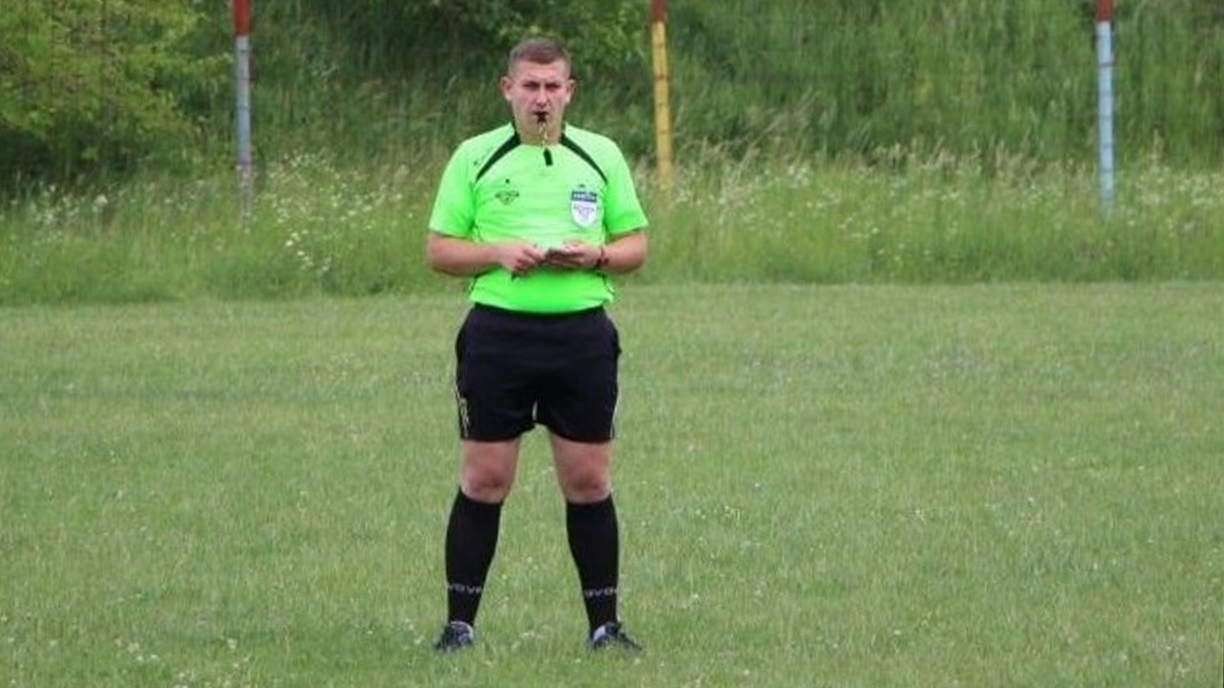 Scene halucinante în fotbalul din Buzău! Arbitrul central a sunat la 112 după ce a fost bătut de un jucător