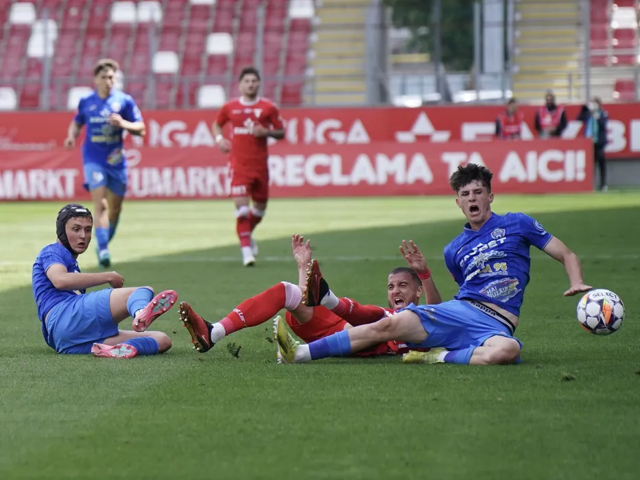 A dat banii și acum s-a dezis! Reacția Consiliului Județean despre dezastrul de la echipa din Superliga care e la un pas să dispară: „Ei trebuie să răspundă!”. EXCLUSIV