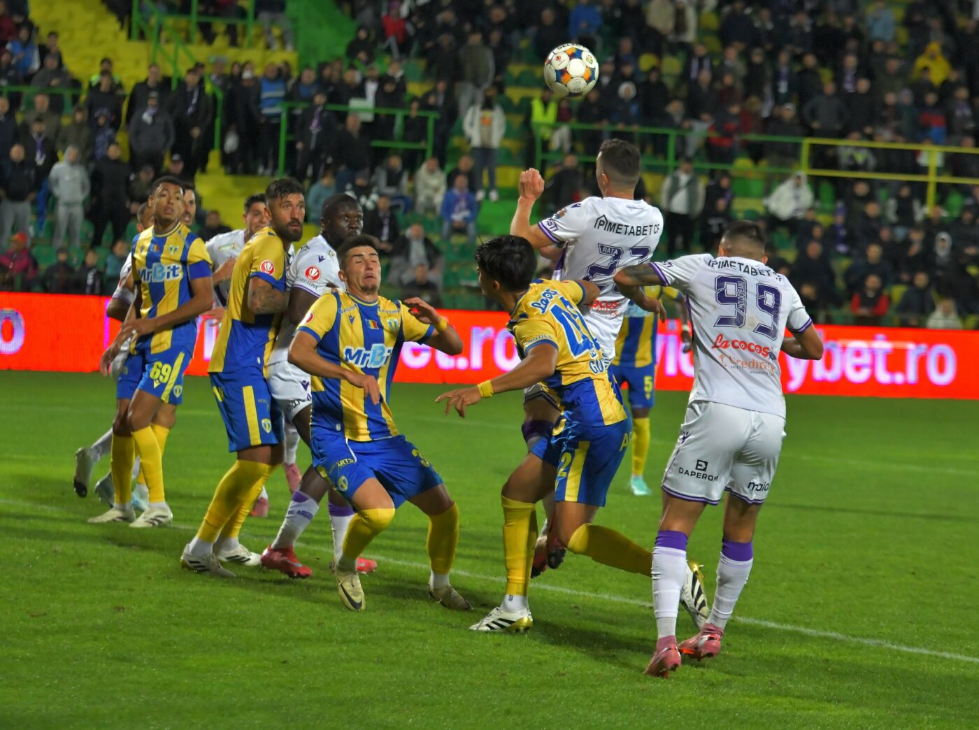 A ratat calificarea la Campionatul Mondial, dar va continua în Superliga României. Are un nou contract pe masă, însă a ezitat să semneze. EXCLUSIV