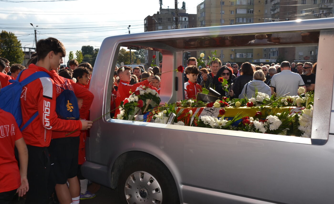 Aradul și-a luat rămas bun de la legenda sa! Mircea Lucescu, gest de prețuire în ziua meciului cu Austria. VIDEO