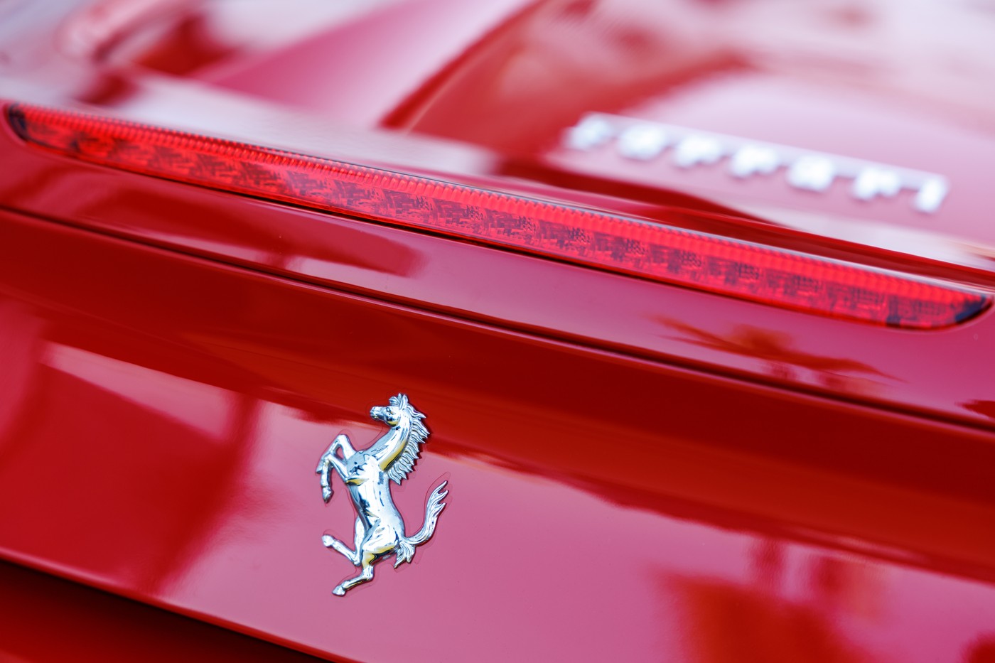 Asa-ceva-nu-s-a-mai-auzit-„Stateam-si-comandam-un-Ferrari.-Ce-s-a-intamplat-la-scurt-timp.jpg