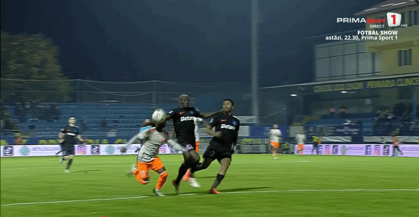 Baba a îngropat-o pe FCSB! VAR a intervenit și arbitrul a dat penalty după gafa lui Alhassan