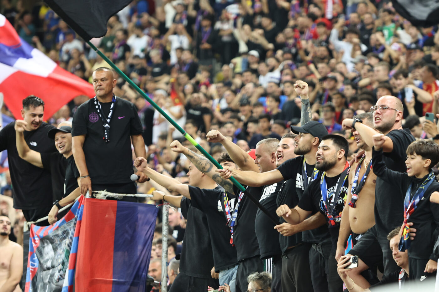 Bătaie pe bilete la următorul meci pe care îl va juca FCSB: „O peluză va fi închisă, iar în cealaltă vor fi fanii noștri!”. EXCLUSIV