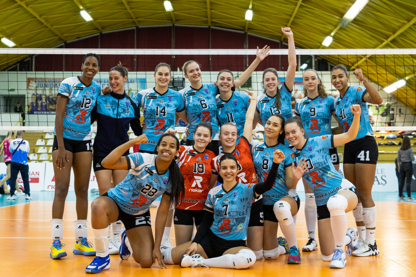 CSM Lugoj a pășit cu dreptul în noul sezon european de volei: victorie în minimum de seturi cu campioana Țărilor de Jos Friso Sneek
