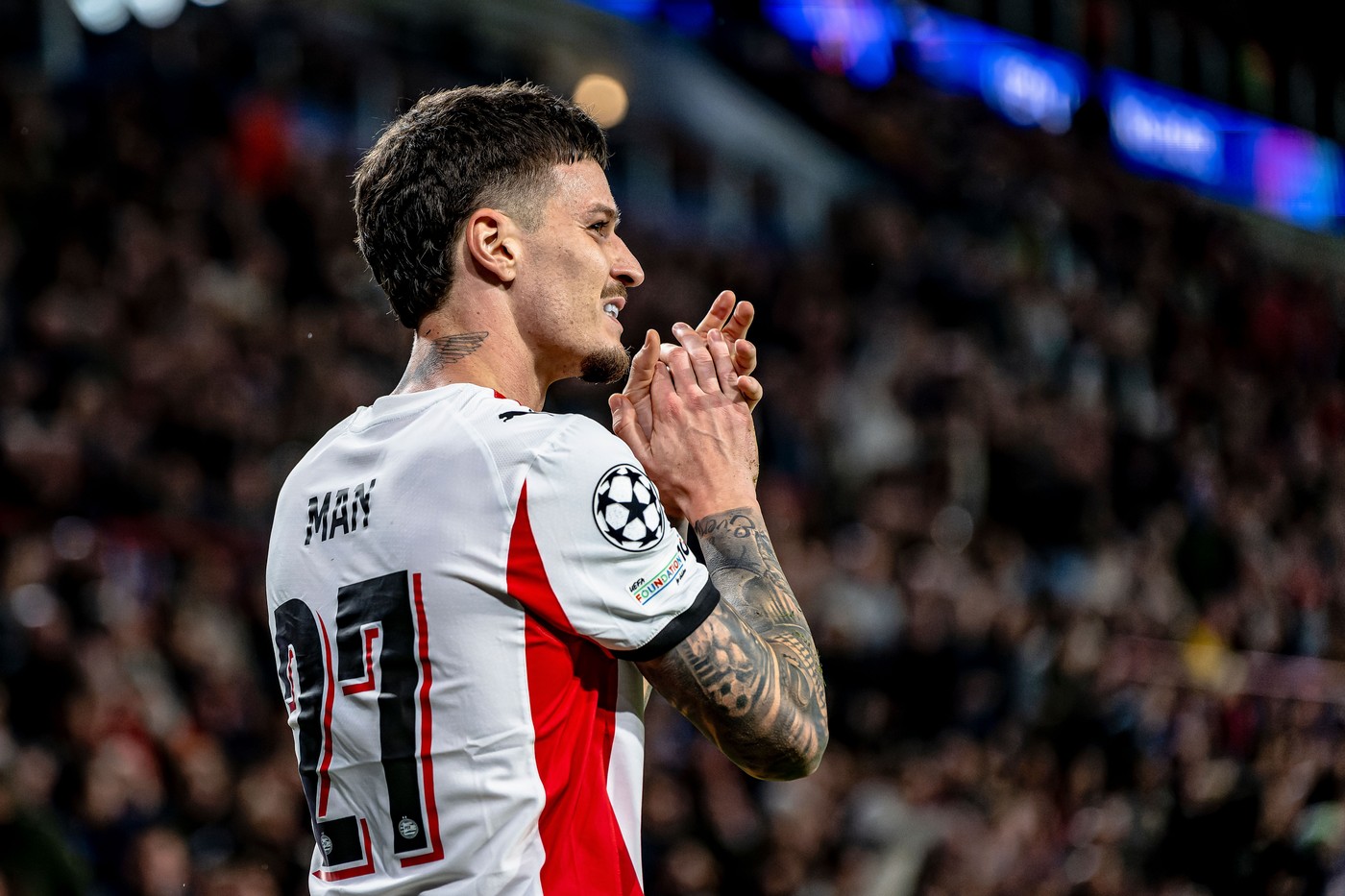 Dennis-Man-nominalizat-la-titlul-de-cel-mai-bun-jucator-al-saptamanii-in-Champions-League-Cu-cine-se-dueleaza-fotbalistul-lui-PSV.jpg