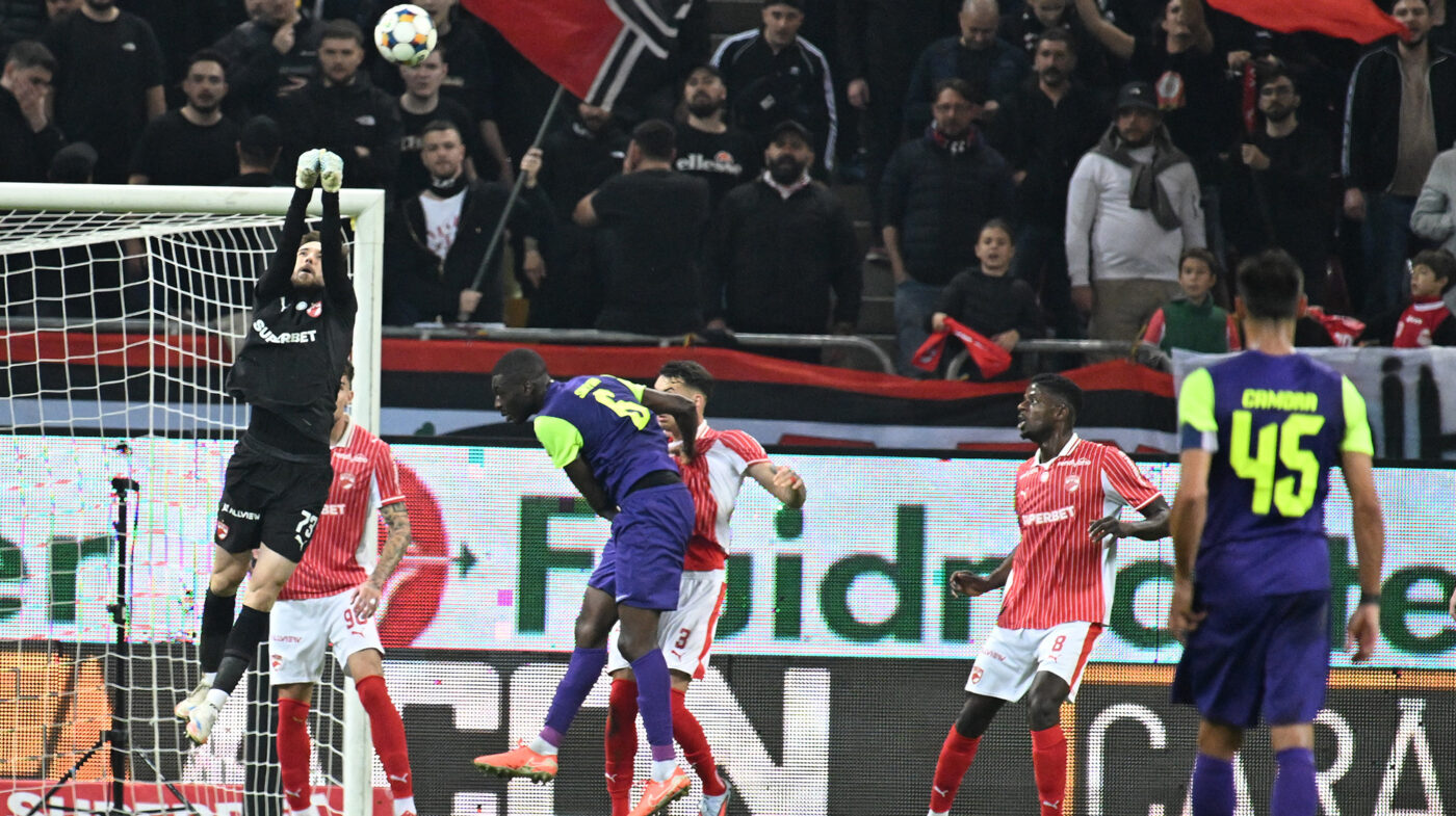 Dinamo București – CFR Cluj 2-1, Live Text Online, în etapa 15 din Superliga. Soro înscrie de la marginea careului mare, iar „câinii” întorc rezultatul în 3 minute