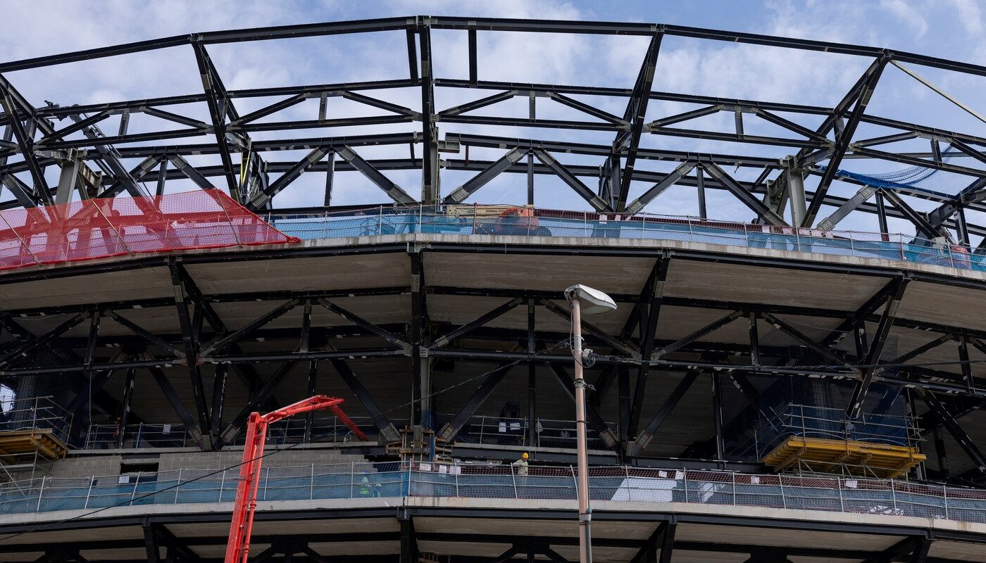 Fabulos! Un muncitor român a făcut publice cele mai noi imagini cu stadionul Nou Camp: „Murim de foame la Barcelona”