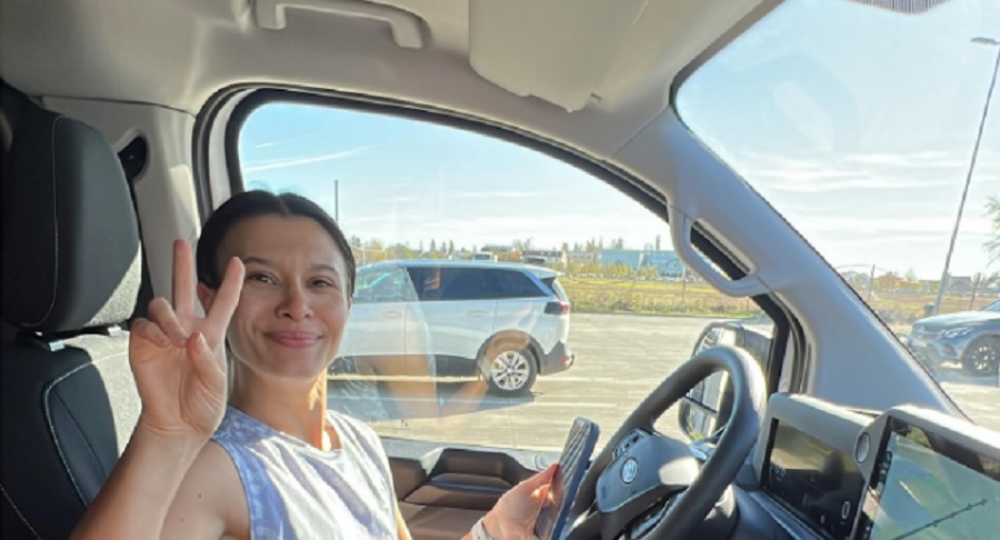 Fosta gimnastă Diana Bulimar, şofer pe dubă. A cumpărat-o cu iubitul ei: „Şi-a dorit-o mult”