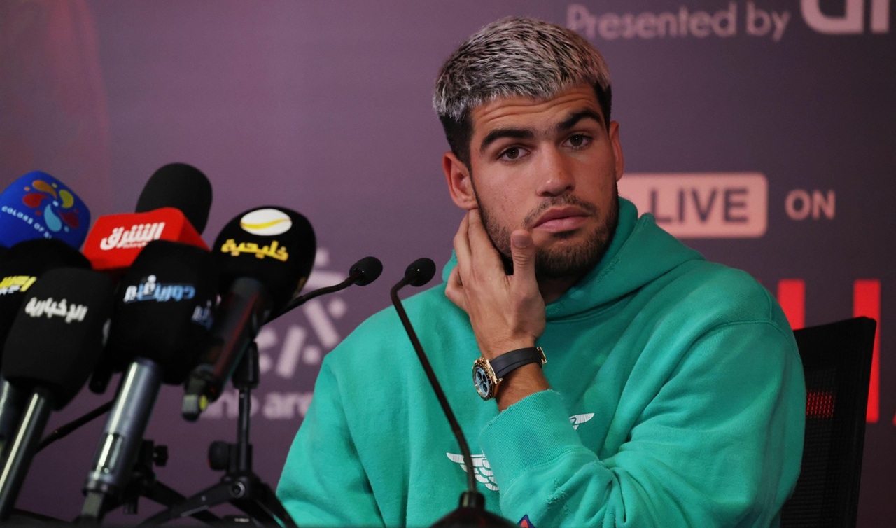 Fostul-antrenor-al-Simonei-Halep-s-a-lamurit-cu-Carlos-Alcaraz-dupa-ce-a-pierdut-racheta-de-6-kilograme-de-aur-de-la-arabi-„Stati-linistiti.jpg