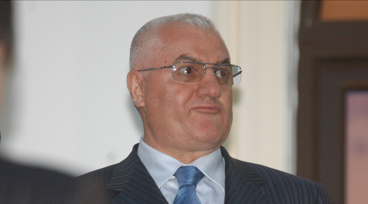 Ia-5.000-de-euro-numai-din-pensie-si-a-decis-sa-dea-burse-tinerilor-nevoiasi.jpg