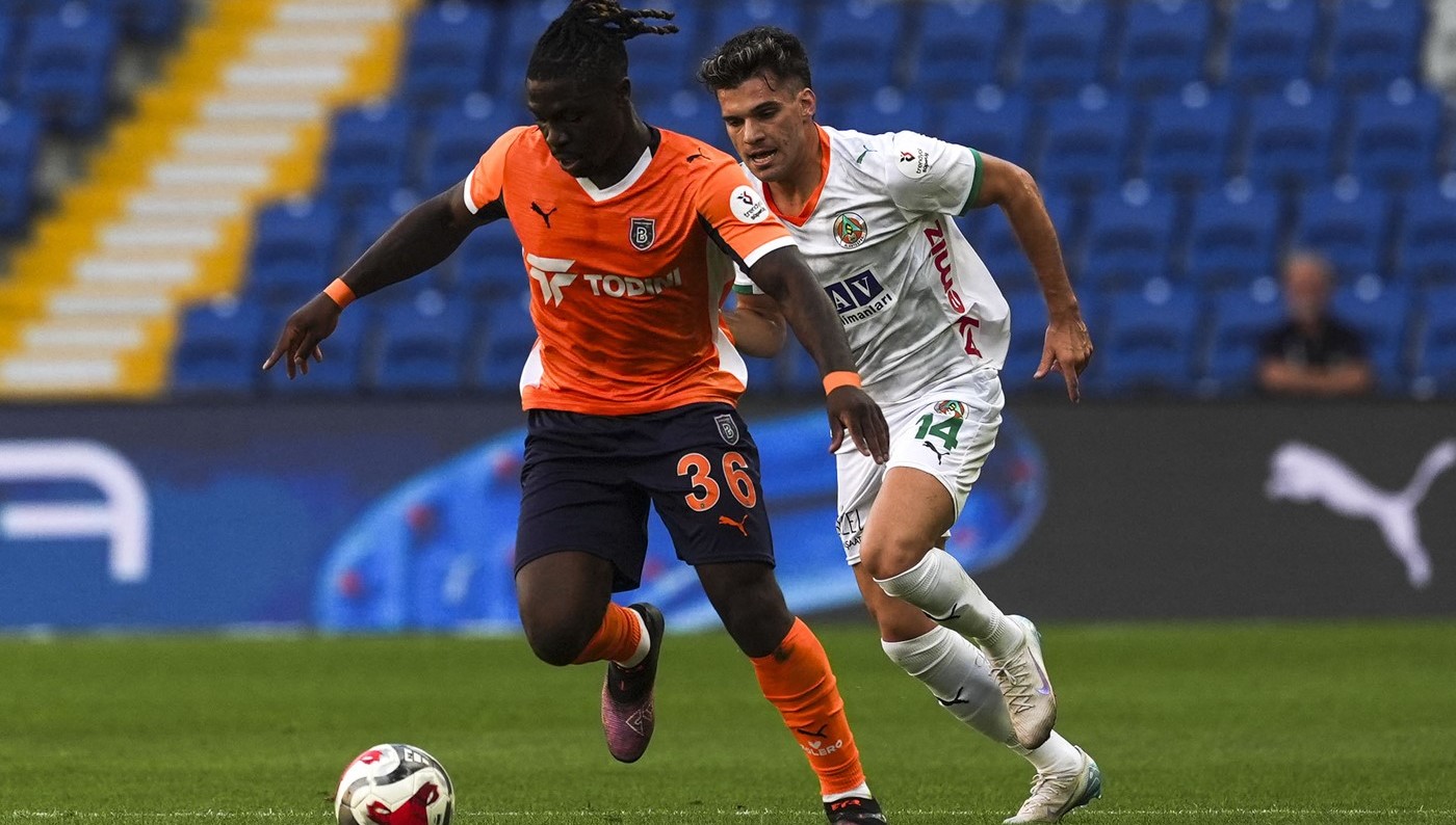 Ianis-Hagi-a-„spart-gheata-la-Alanyaspor-la-primul-meci-in-care-a-fost-folosit-ca-titular.jpg