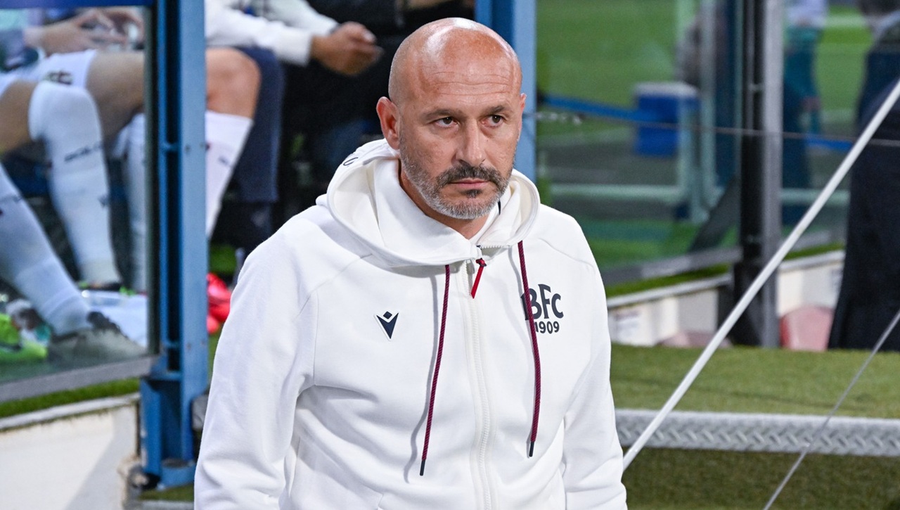 Idee-iesita-din-comun-Antrenorul-Bolognei-vrea-sa-dea-indicatii-din-spital-la-meciul-cu-FCSB.jpg