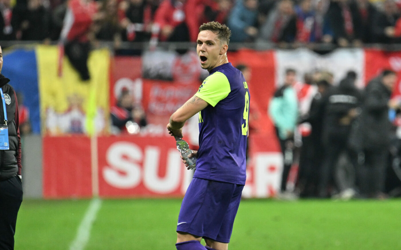 Louis Munteanu s-a prăbușit emoțional și a plecat plângând din timpul interviului după eșecul dramatic cu Dinamo: „Mă gândem că mă bat la campionat, dar mă bat la retrogradare”