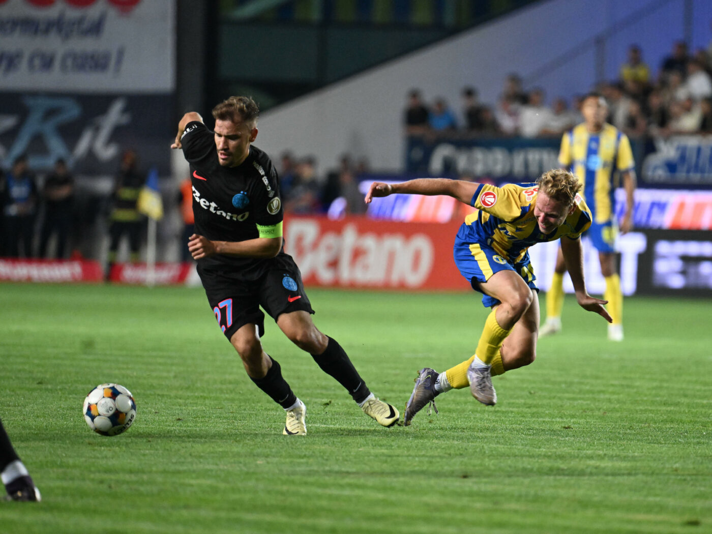 Lovitură sub centură! Titularul indiscutabil din Superliga s-a „rupt” și nu va mai juca până în 2026. EXCLUSIV