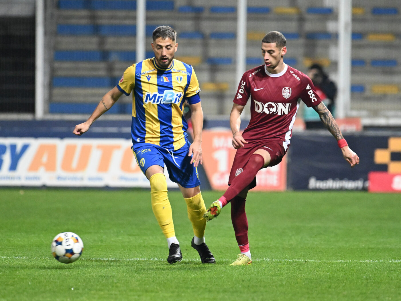 Nemaivăzut! Gest grosolan al fotbalistului de la CFR, care, plin de furie, i-a distrus cu piciorul laptopul unui fotograf
