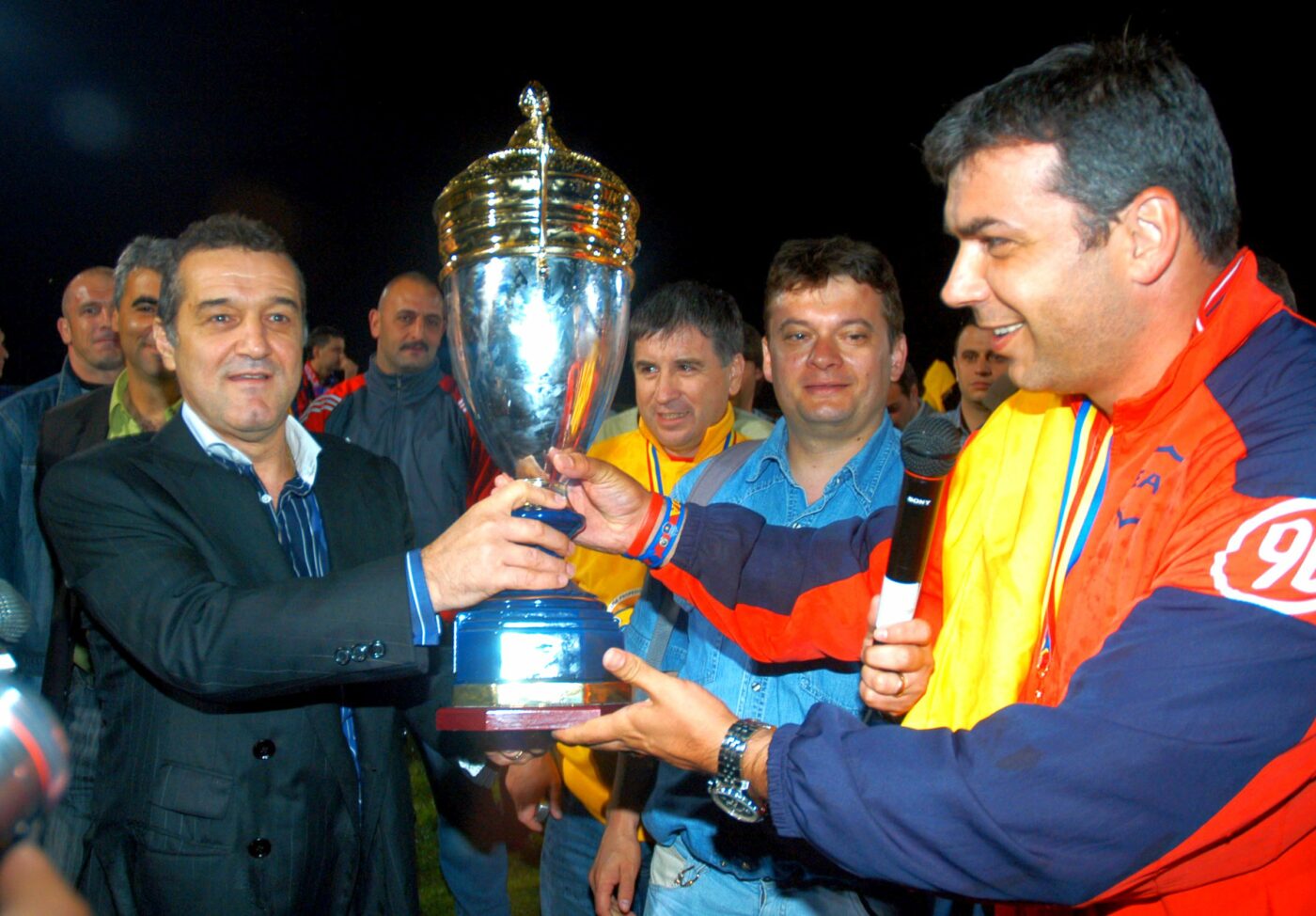 Omul care e hotărât să fie antrenor la FCSB chiar și cu Gigi Becali patron: „Aș putea gestiona această relație în stilul Cosmin Olăroiu”. EXCLUSIV