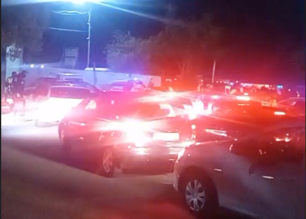 ProSport are imaginile neverosimile cu baza de milioane de euro a lui Gigi Becali, invadată de sute de mașini și motociclete clandestine cu un scop incredibil! Polițiștii au intervenit în forță, la miezul nopții!