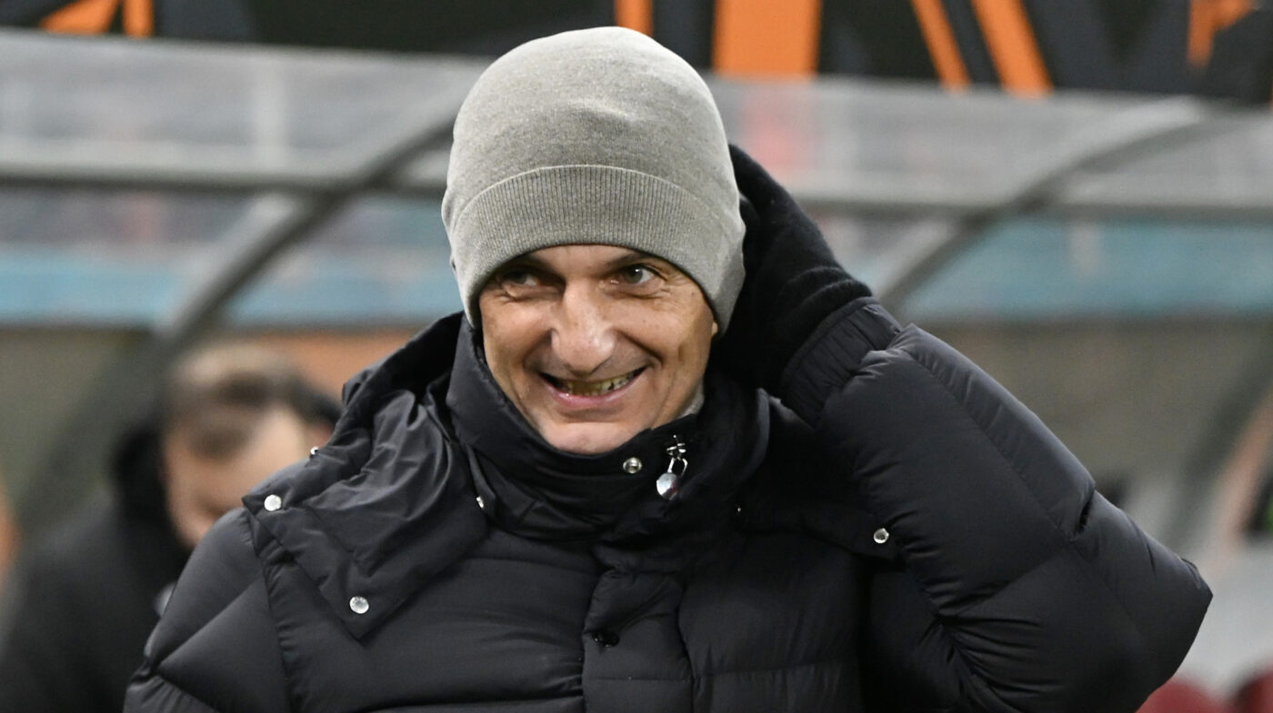 Reactia-presei-din-Franta-dupa-ce-Razvan-Lucescu-a-invins-o-pe-Lille-intr-un-meci-nebun-Presedintele-adversarei-a-coborat-la-pauza-la-vestiare-si-s-a-dus-peste-arbitri-1400x785.jpg