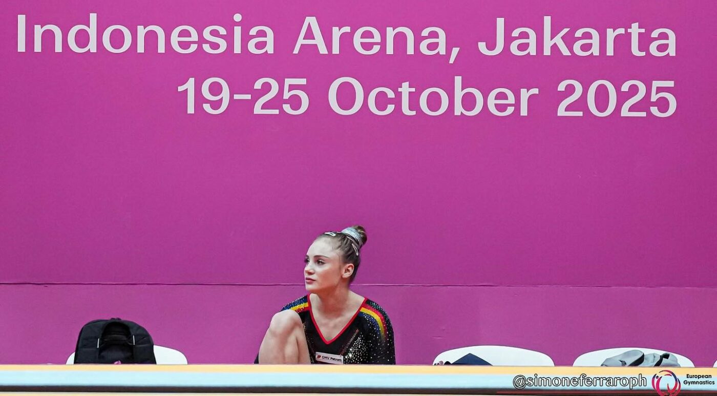 Sabrina Voinea face show la Mondialele de Gimnastică din Jakarta! Evoluții de excepție la bârnă și la sol pentru româncă
