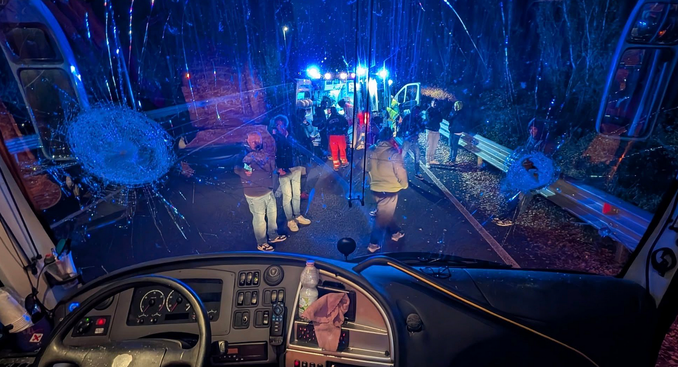 Tragedia-care-a-indoliat-o-tara-Soferul-unui-autobuz-a-fost-ucis-cu-o-caramida-de-ultrasii-unei-echipe-rivale.png