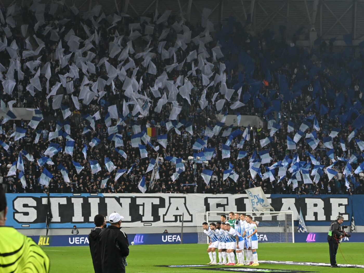 Câţi spectatori au fost pe la Universitatea Craiova – FC Noah şi care a fost numele scandat de mai multe ori pe parcursul partidei