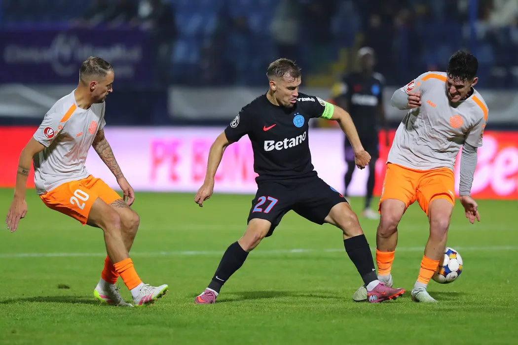Prime uluitoare pentru fotbaliştii care au reuşit cea mai mare surpriză din Superliga! Cât ia fiecare jucător pentru victoria cu FCSB: e o sumă mult mai mică decât salariul minim pe economie din România! EXCLUSIV