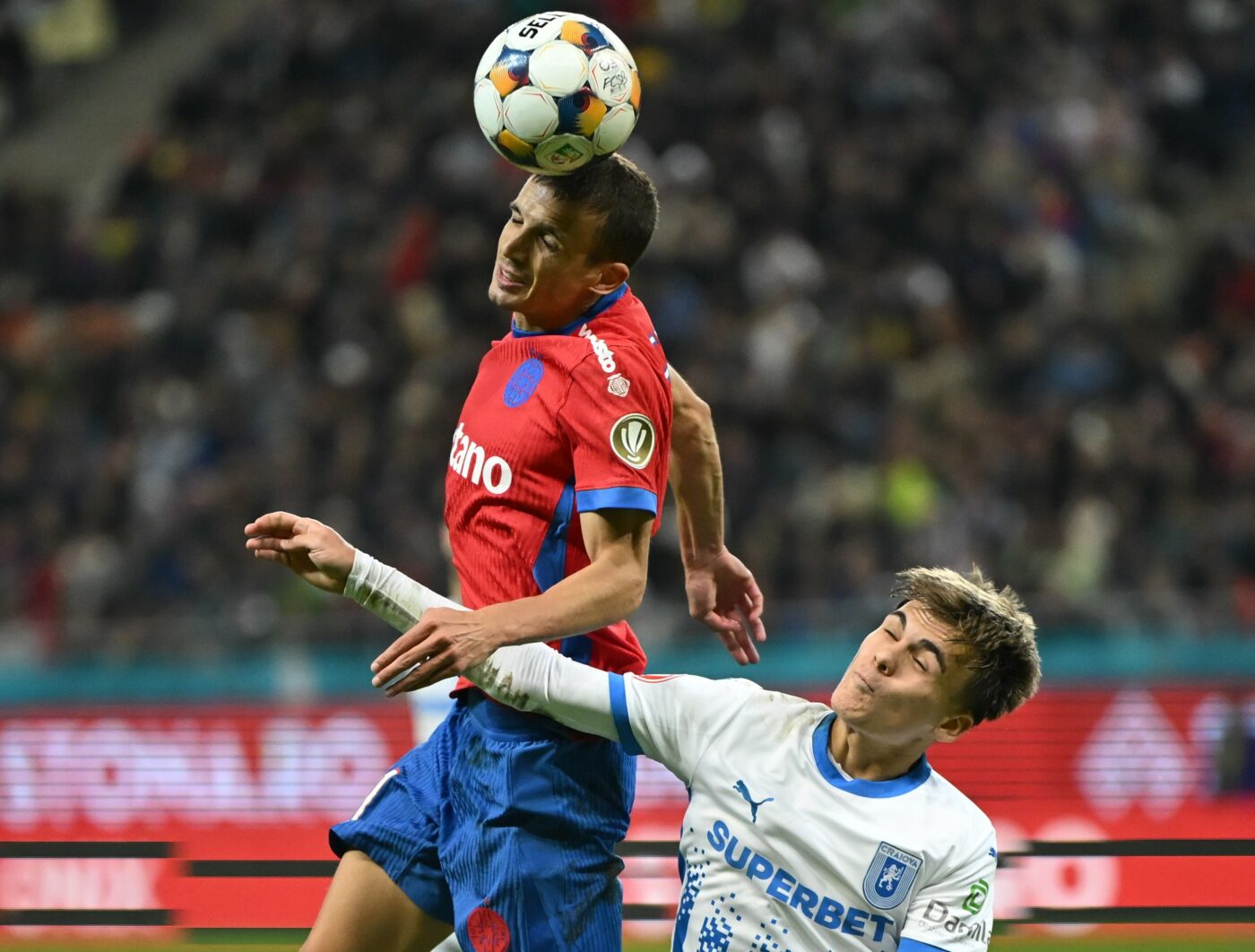 „Boxer matur cu gardă europeană și trei croșee de aur în fața avionului oltenesc fără aripi, nervos și lipsit de titlu în ADN”. Gabriel Berceanu scrie despre FCSB – Universitatea Craiova 1-0