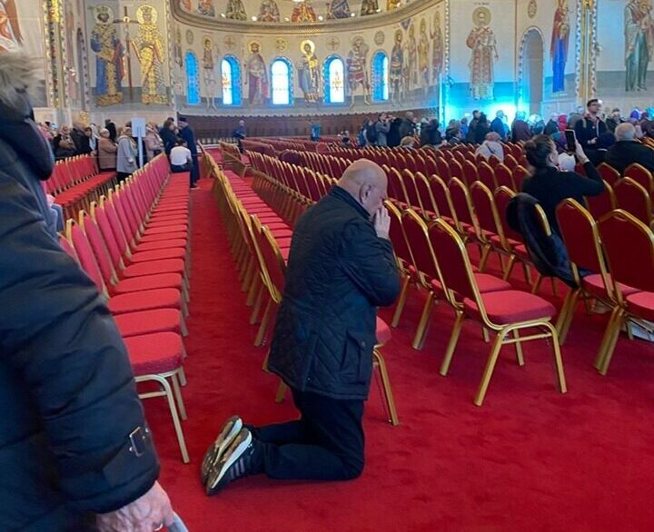 Cât a stat la coadă un român celebru la Catedrala Neamului: „Am trecut prin Sfântul Altar”