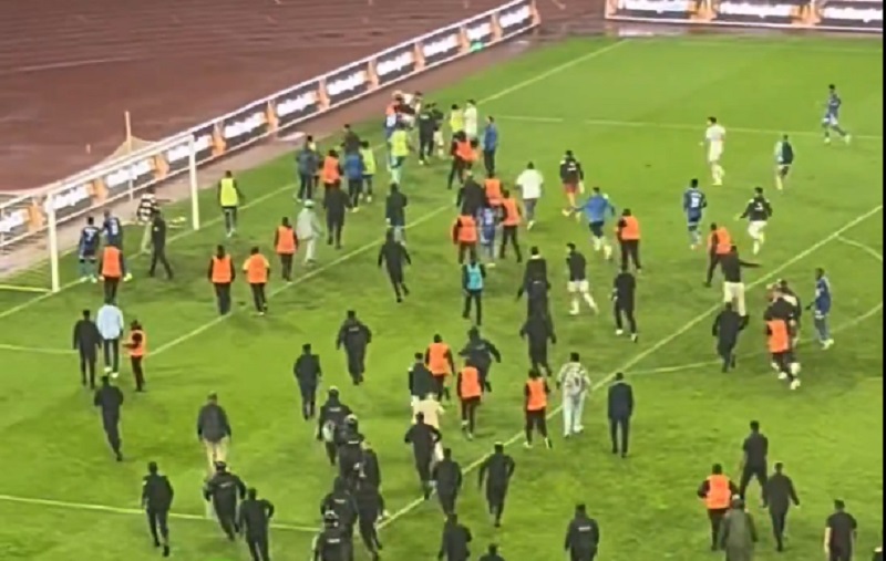 A fost măcel sub ochii lui Laurențiu Reghecampf! Românul, în stare de șoc după bătaia generală de la meciul lui din Champions League