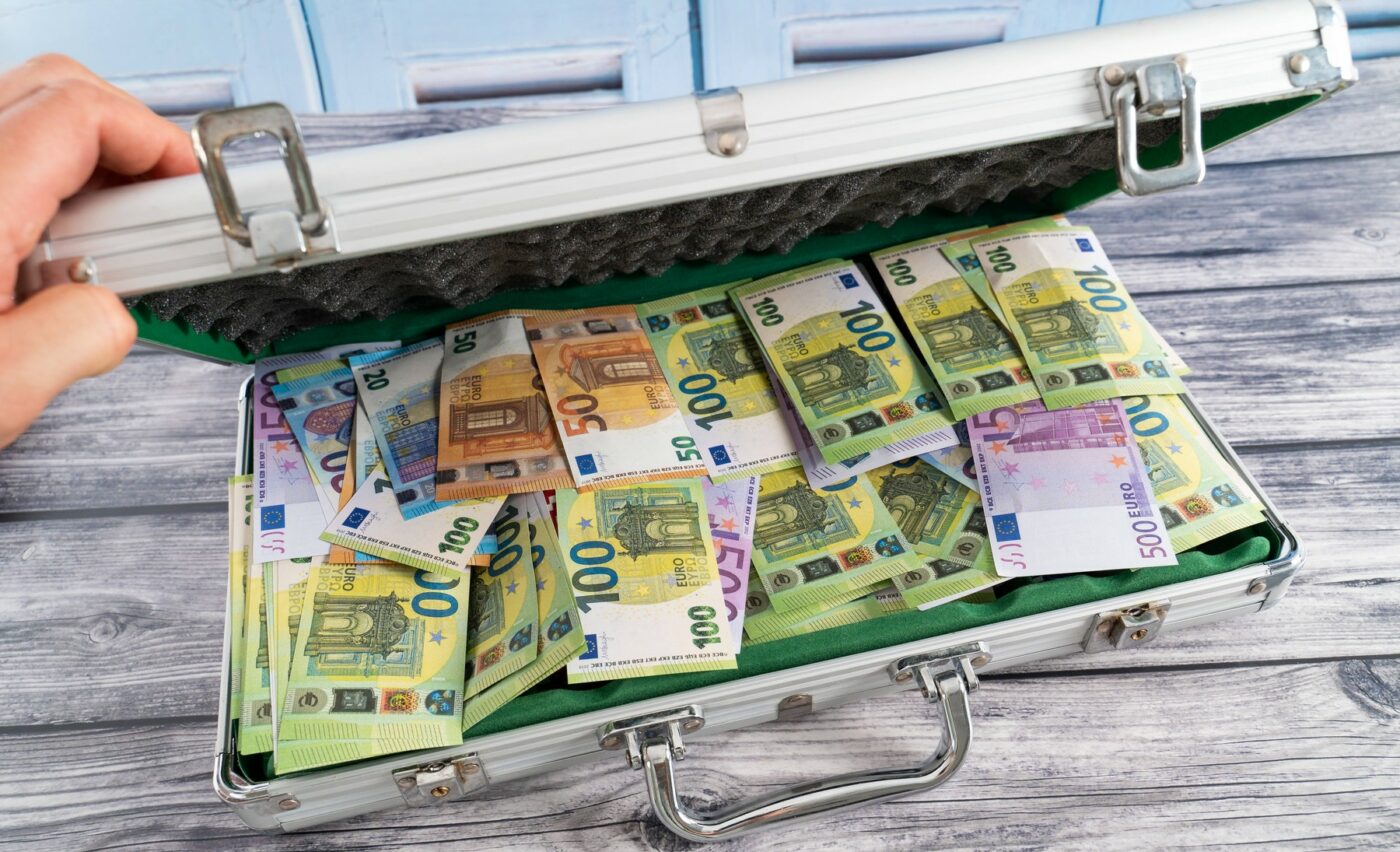 A-platit-43-milioane-de-euro-pentru-a-iesi-din-puscarie-e1764252310478-1400x852.jpg