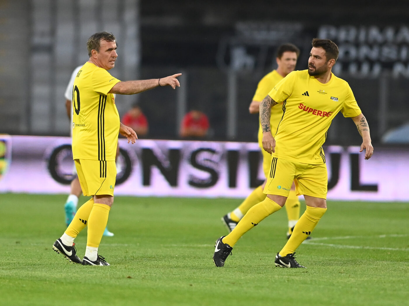 Adrian Mutu știe că Gică Hagi va fi înlocuitorul lui Mircea Lucescu: „El e urmașul!”