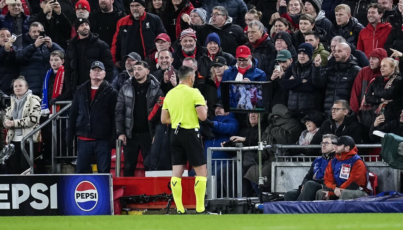 Americanii au văzut şi ei faza cu scandal în care Istvan Kovacs n-a dat penalty. Ce a scris New York Times despre decizia românului