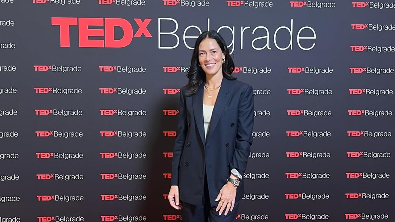 Ana-Ivanovic-nu-se-dezminte.-Considerata-una-dintre-cele-mai-frumoase-femei-din-lume-ea-a-atras-toate-privirile-cu-bijuteria-de-peste-20.000-de-euro.jpg