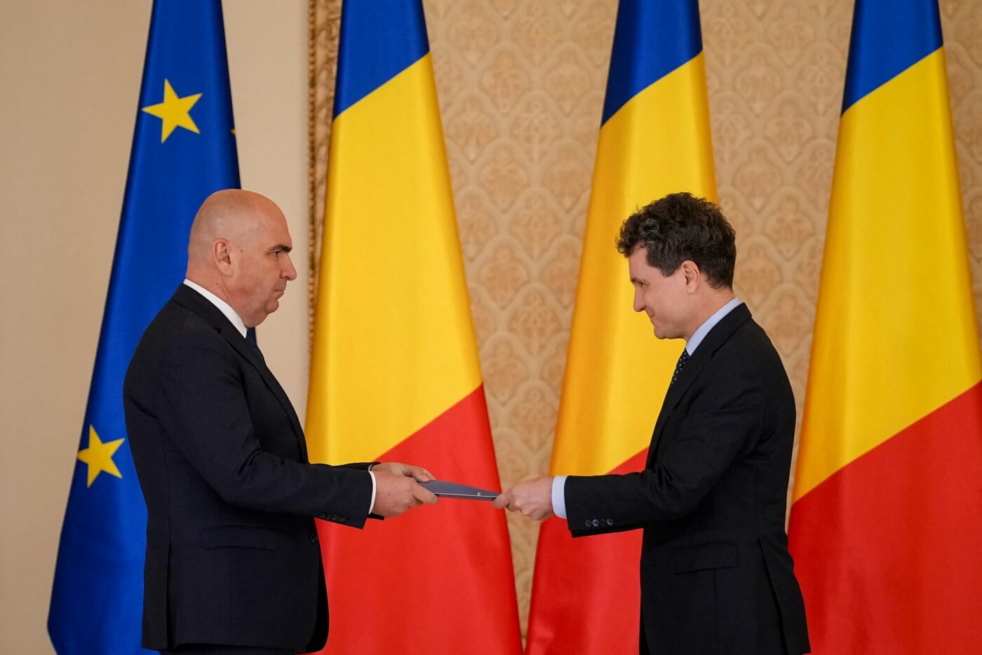 Are o avere de peste 100.000.000 de euro și e convins că România va fi zguduită de ruptura dintre Nicușor Dan și Ilie Bolojan: „Îl va schimba!”