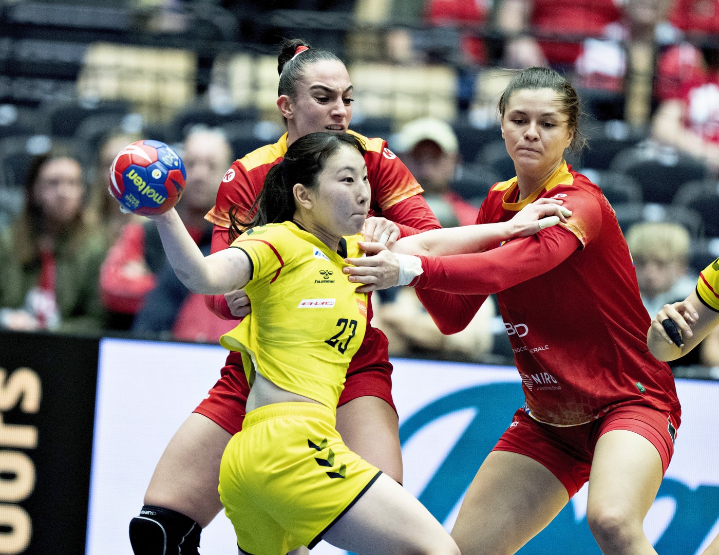 Capitanul-Japoniei-a-spus-lucrurilor-pe-nume-dupa-ce-Ostase-si-Grozav-au-adus-victoria-Romaniei-la-Campionatul-Mondial-de-handbal-feminin-„Toate-am-ratat-cate-o-ocazie-intr-un-moment-important.jpg