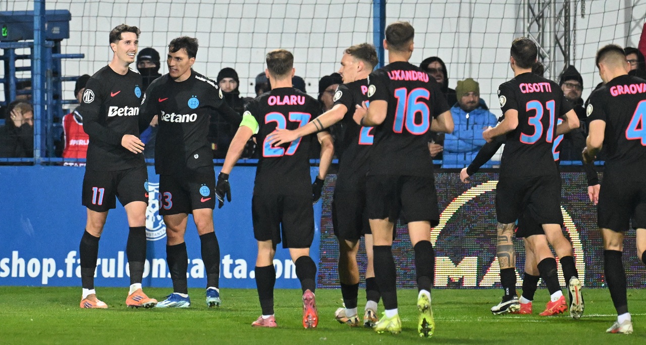 Cât ghinion pentru Gigi Becali: a fost obligat să facă o schimbare la pauza meciului Farul – FCSB din cauza accidentării atacantului!