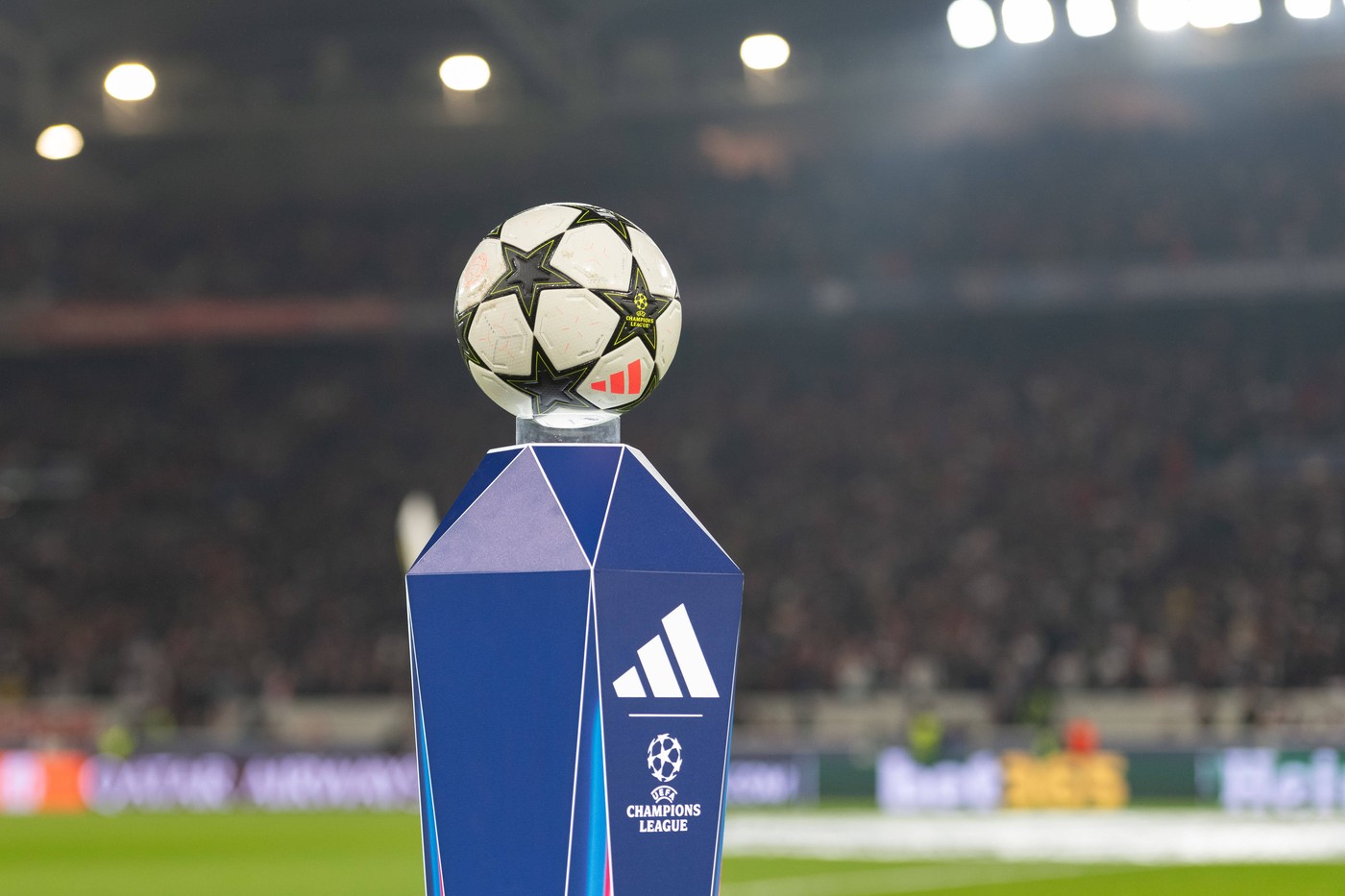 Ajax – Benfica 0-1 și Galatasaray – Royale Union SG 0-0, Live Text Online în etapa 5 din Liga Campionilor. Chelsea – Barcelona este meciul serii, de la ora 22:00