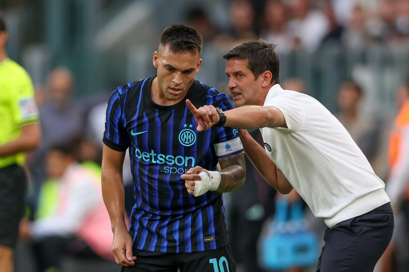 Chivu-e-tras-la-raspundere-si-scandalul-cu-Lautaro-Martinez-ii-arunca-in-aer-autoritatea-„Trebuie-sa-stabilesc-cine-e-seful-1400x933.jpg