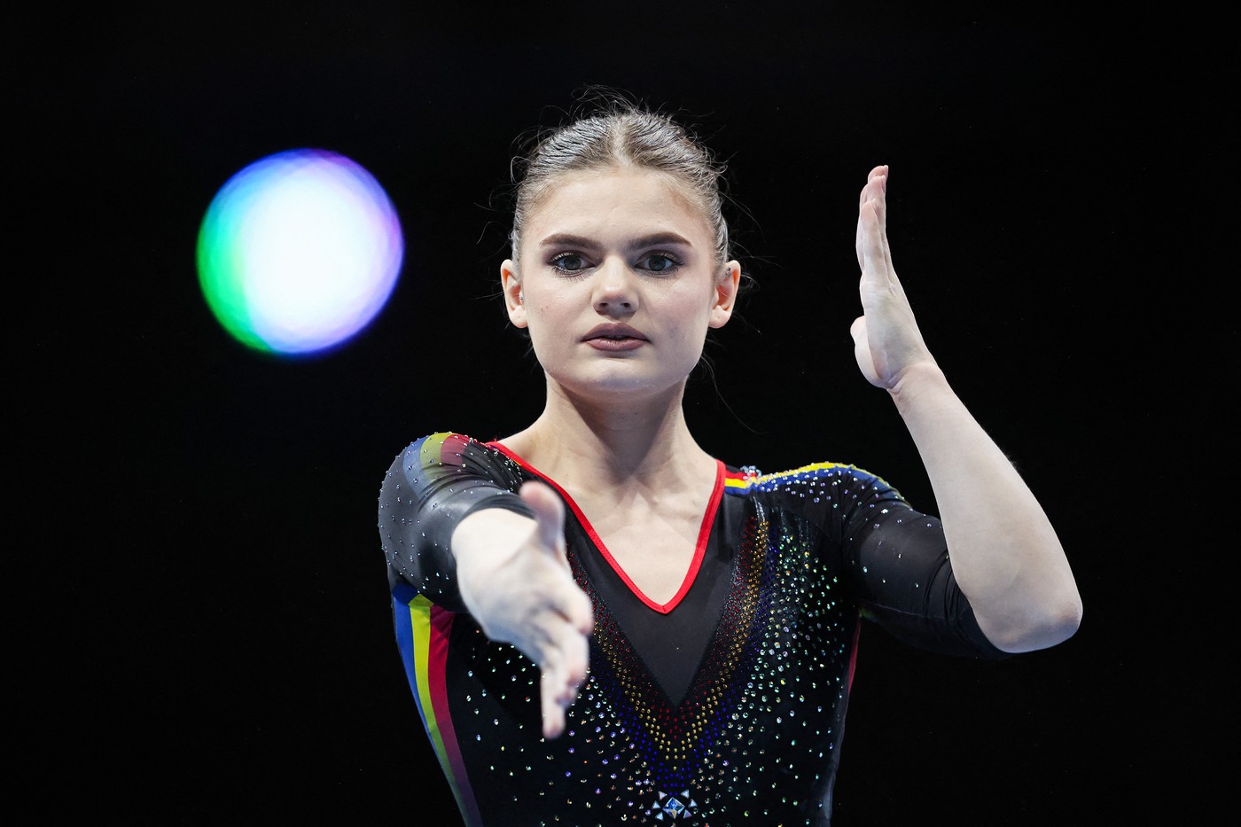 Denisa Golgotă a izbucnit în lacrimi în timpul ședinței cu președintele FRG și a fost despărțită de Sabrina Voinea: „Nu se mai antrenează în aceeași sală cu ea”