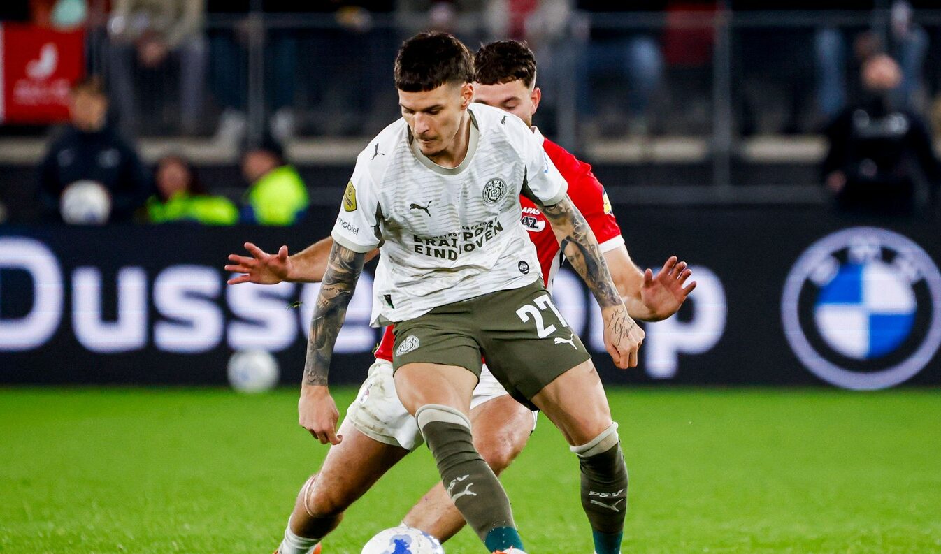 Dennis Man l-a dat pe spate pe colegul său de la PSV: „E fantastic”