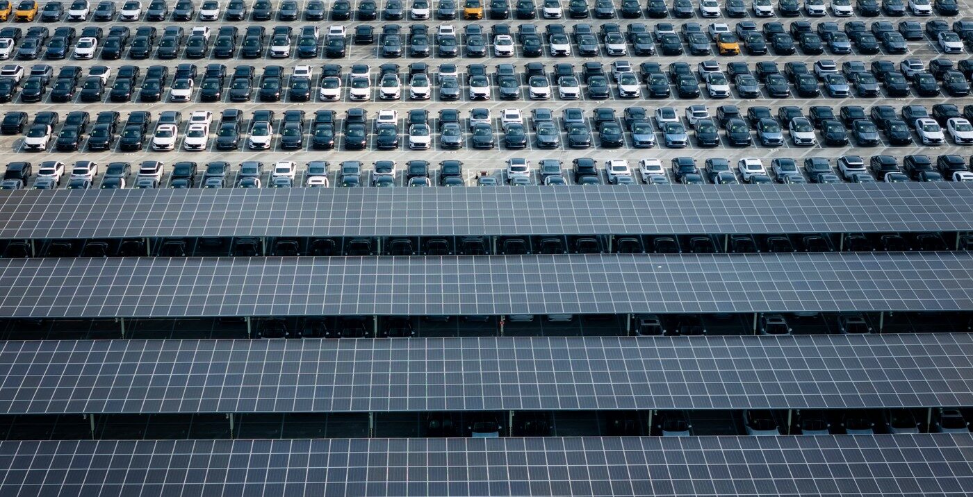 E gata parcul fotovoltaic pe care chinezii l-au preluat de la firma unde a fost acționar Bogdan Stelea și care a fost vândută pe milioane bune de euro