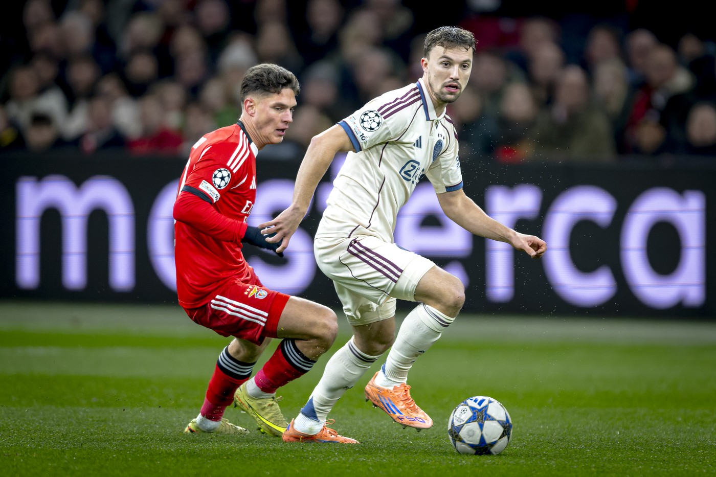 Ajax – Benfica 0-2 și Galatasaray – Royale Union SG 0-1, Live Text Online în etapa 5 din Liga Campionilor. Chelsea – Barcelona este meciul serii, de la ora 22:00
