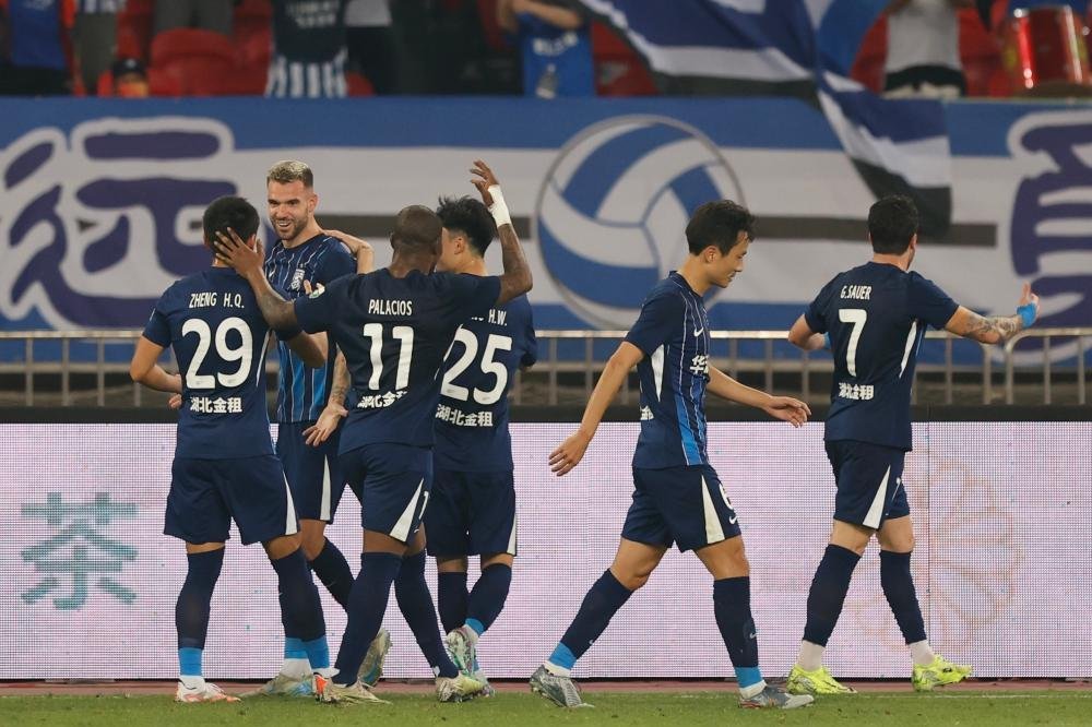 Fotbalistul cu peste zece goluri pe sezon se poate întoarce în Superliga României, liber de contract!