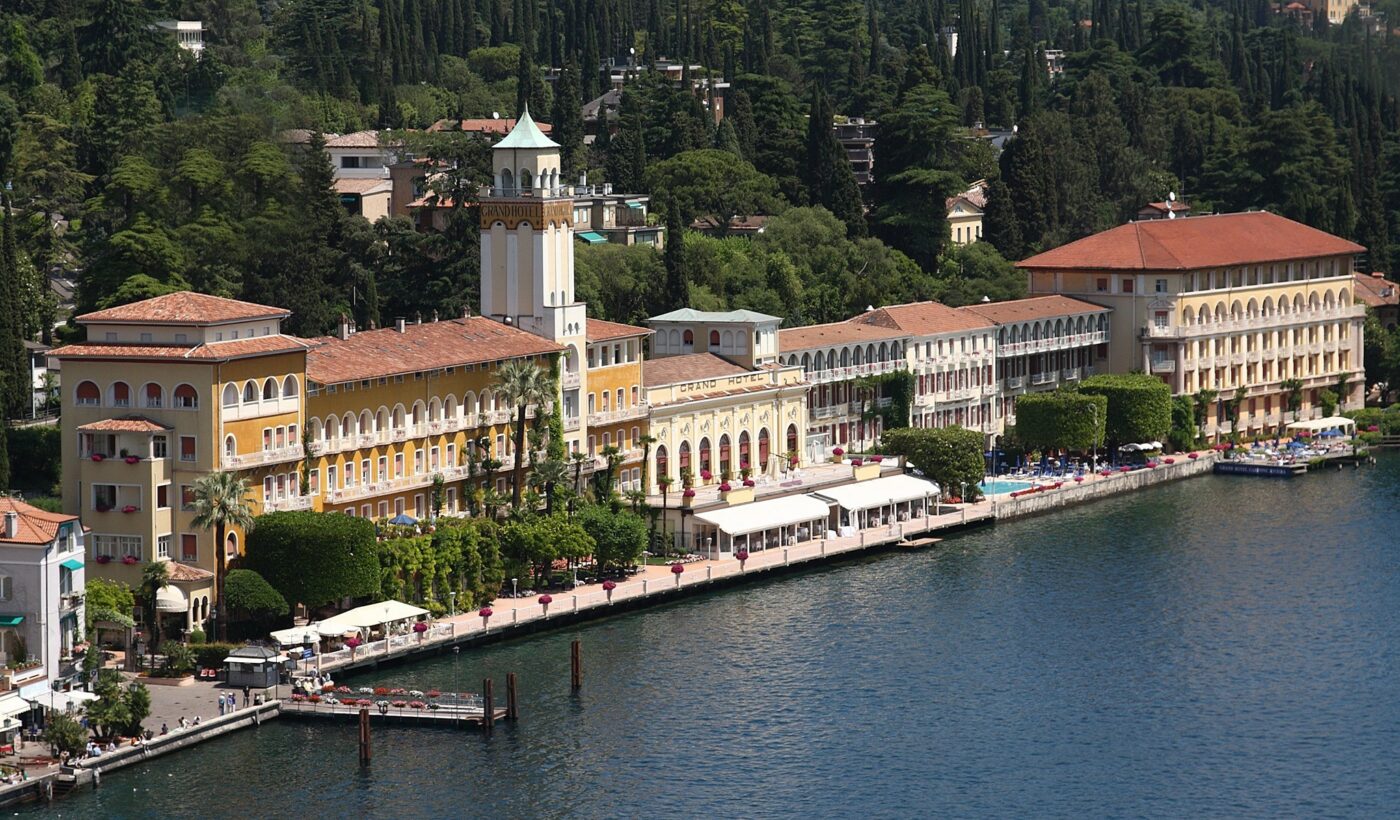 Frații Pavăl, cei mai bogați patroni din fotbalul românesc, încep investiția de peste 45 de milioane de euro în hotelul de 5 stele de pe malul lacului Garda