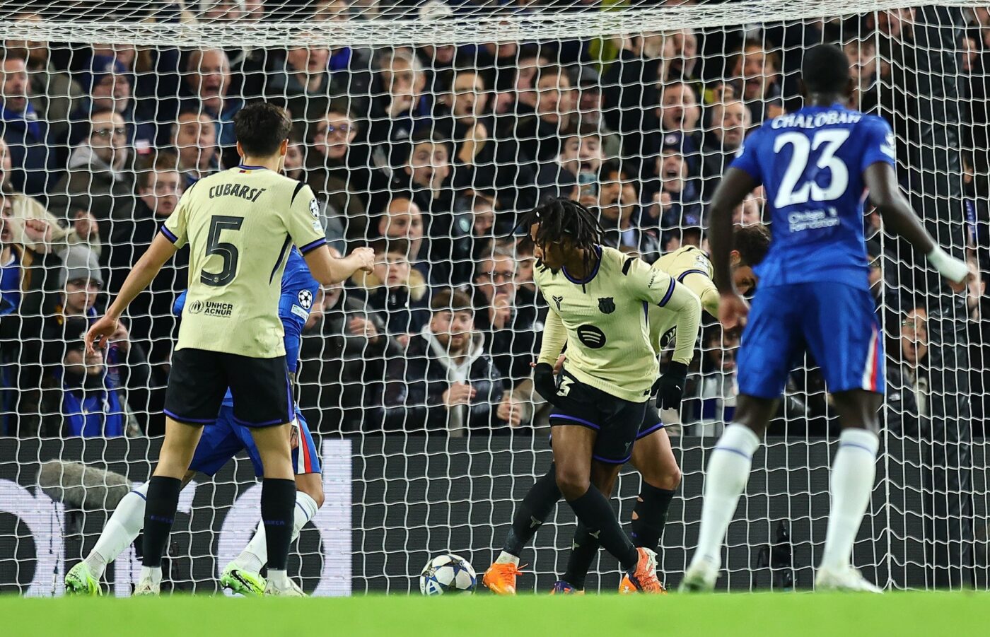 Gafă de cascadorii râsului în Chelsea – Barcelona. Kounde și-a dat autogol și i-a făcut pe catalani să-l regrete și mai tare pe Rațiu