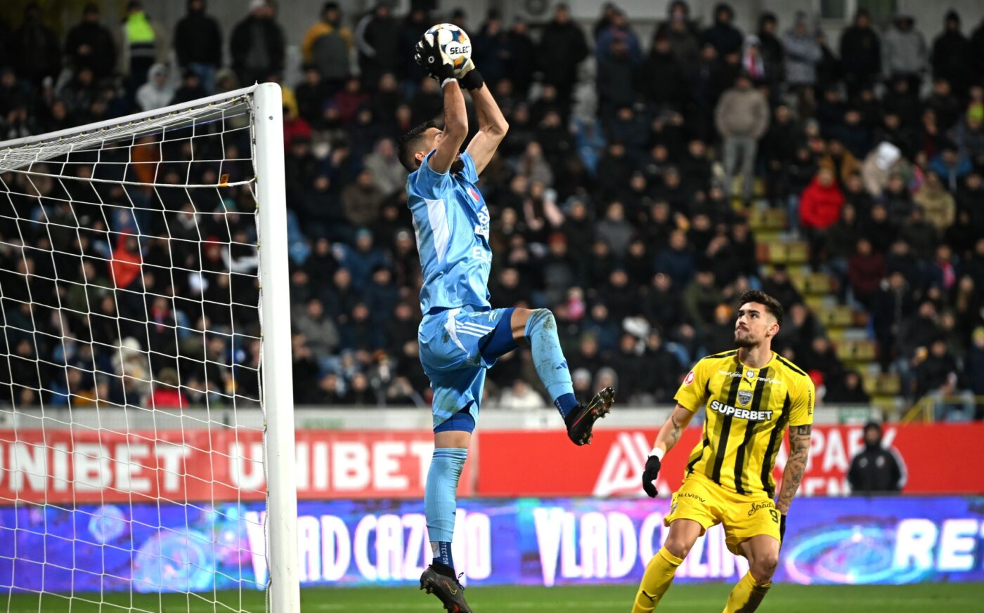 Gafă ireală a portarului în Botoșani – Dinamo la gol: „Nu înțeleg nici Florentin Petre, nici Kopic ce se întâmplă”