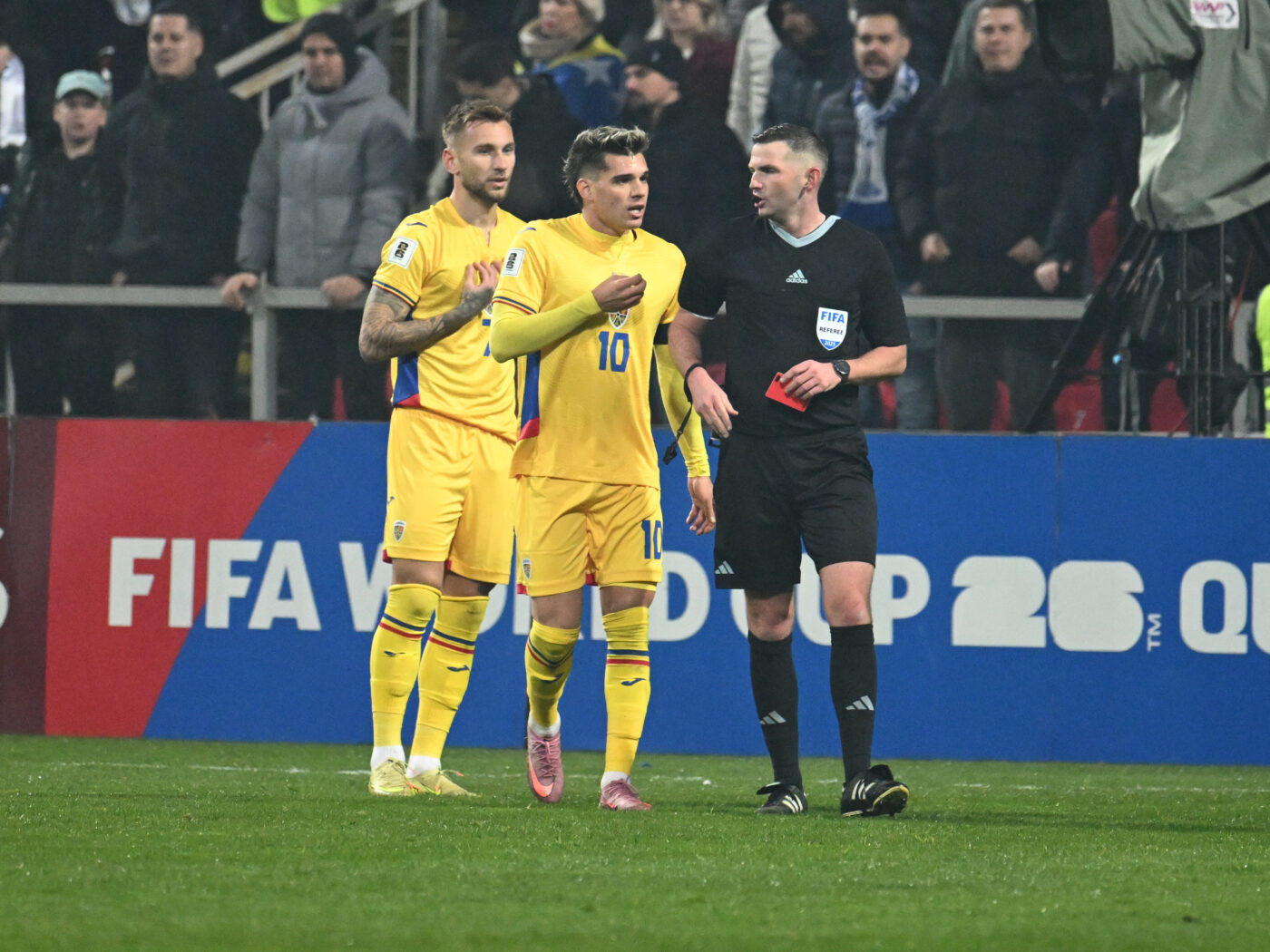 Halucinant! Mircea Lucescu e convins că Denis Drăguș nu merita cartonaș roșu: „Adversarul a simulat, arbitrul nu s-a mai gândit!”